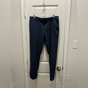 Men’s Greg Norman dress / golf slacks. Stretchy.